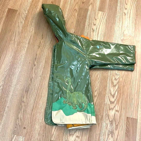 Kidorable,Dinosaur-Themed Orange
Raincoat Green Dinosaur Kids Raincoat, Size 4T - Picture 3 of 11